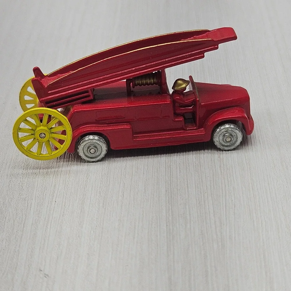 Matchbox Series No 9 Fire Escape Truck Red Diecast Vehicle with Moko Lesney Box